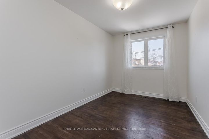 Photo 22 at 1294 Napier Crescent, CP College Park, Oakville