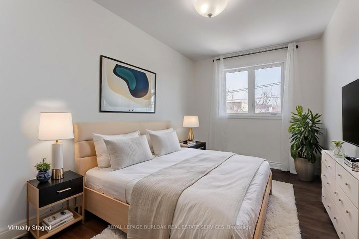 Photo 23 at 1294 Napier Crescent, CP College Park, Oakville