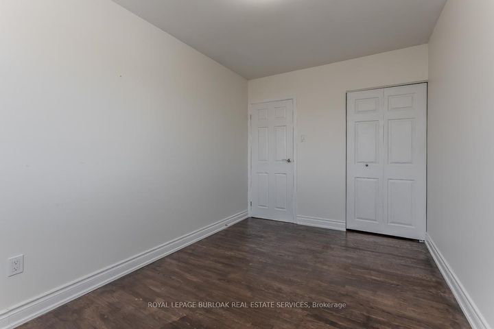 Photo 24 at 1294 Napier Crescent, CP College Park, Oakville