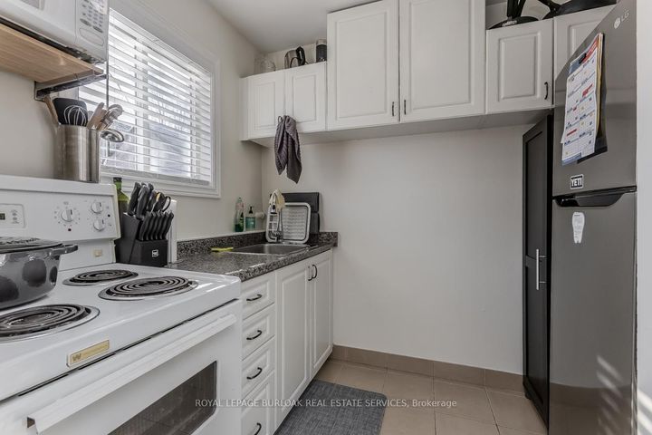 Photo 31 at 1294 Napier Crescent, CP College Park, Oakville