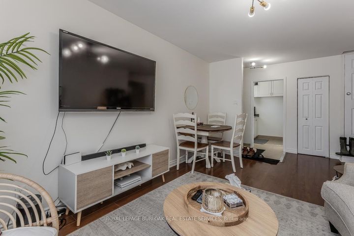 Photo 35 at 1294 Napier Crescent, CP College Park, Oakville