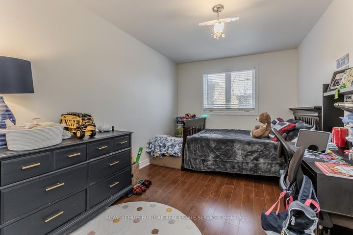 Photo 36 at 1294 Napier Crescent, CP College Park, Oakville