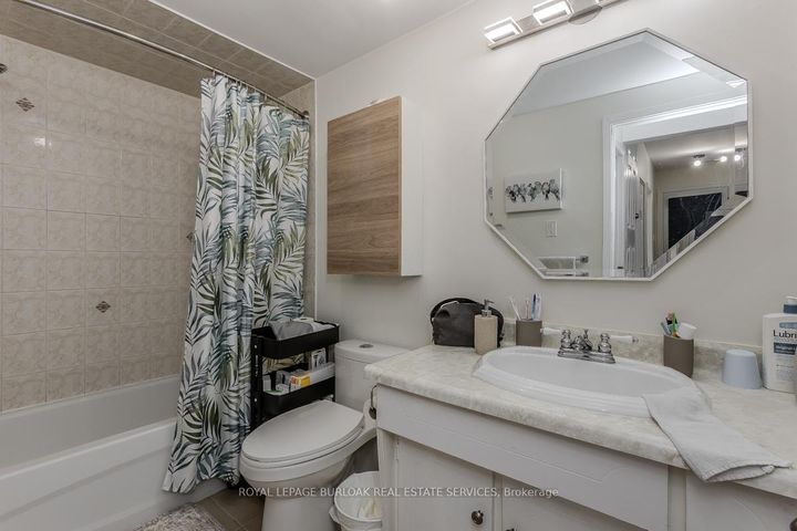 Photo 38 at 1294 Napier Crescent, CP College Park, Oakville