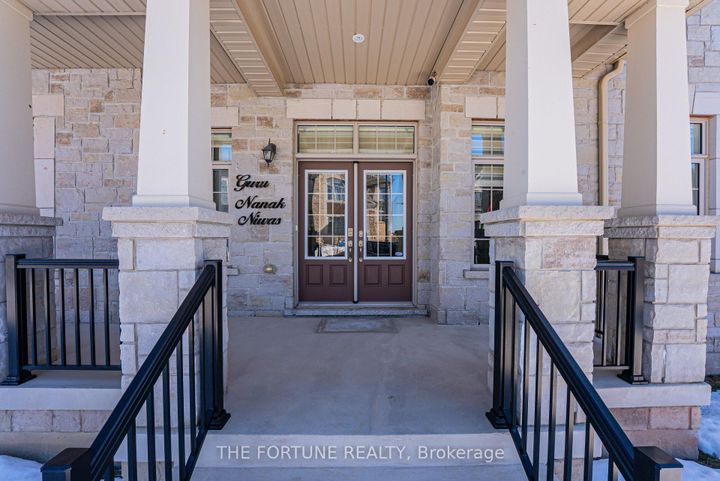 Photo 4 at 21 Lyle Way N, Northwest Brampton, Brampton