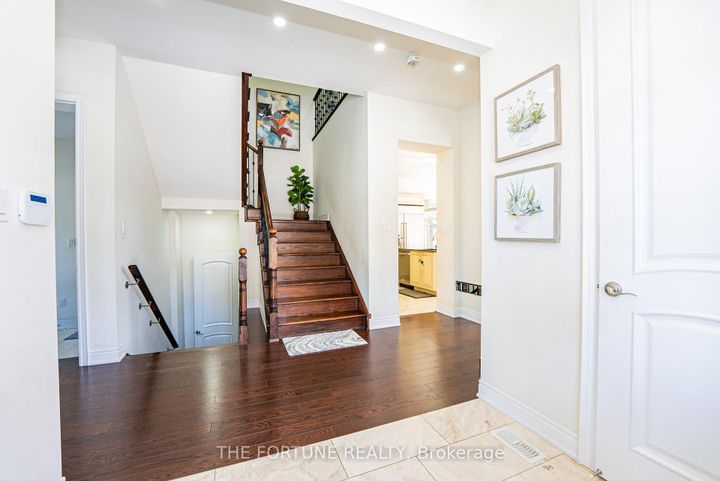 Photo 5 at 21 Lyle Way N, Northwest Brampton, Brampton