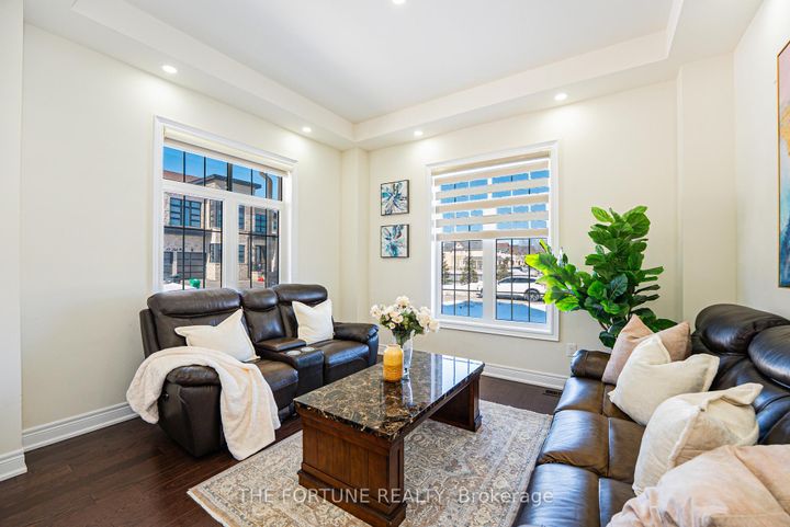 Photo 8 at 21 Lyle Way N, Northwest Brampton, Brampton