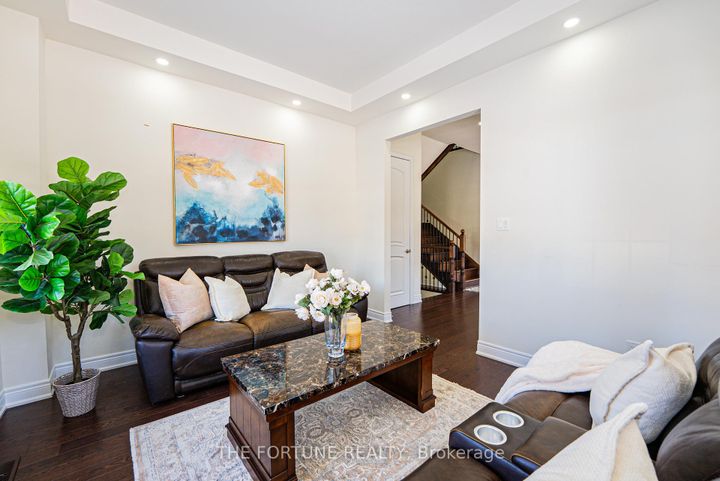 Photo 9 at 21 Lyle Way N, Northwest Brampton, Brampton