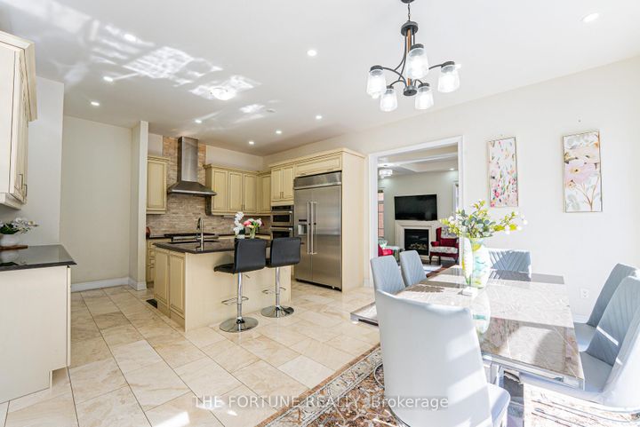 Photo 14 at 21 Lyle Way N, Northwest Brampton, Brampton