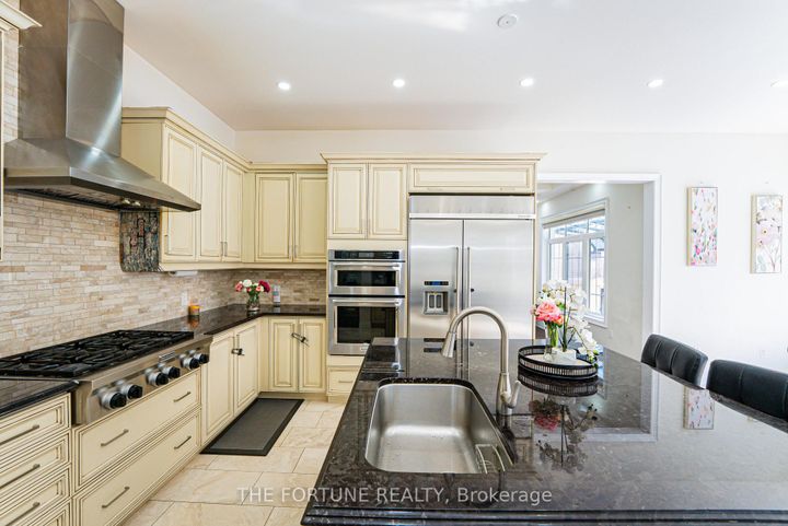 Photo 15 at 21 Lyle Way N, Northwest Brampton, Brampton