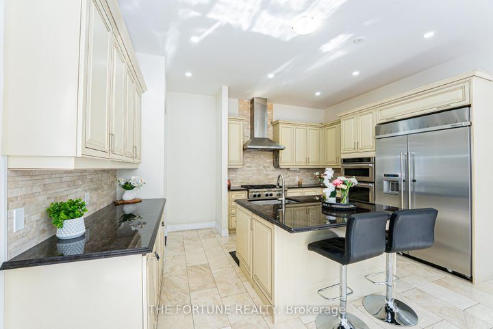 Photo 16 at 21 Lyle Way N, Northwest Brampton, Brampton