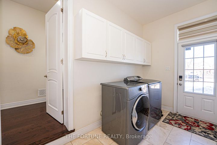 Photo 21 at 21 Lyle Way N, Northwest Brampton, Brampton