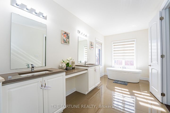 Photo 25 at 21 Lyle Way N, Northwest Brampton, Brampton