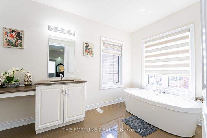 Photo 26 at 21 Lyle Way N, Northwest Brampton, Brampton