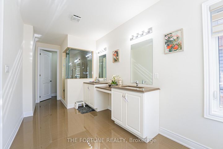 Photo 27 at 21 Lyle Way N, Northwest Brampton, Brampton