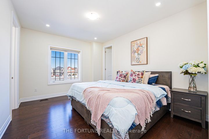 Photo 31 at 21 Lyle Way N, Northwest Brampton, Brampton