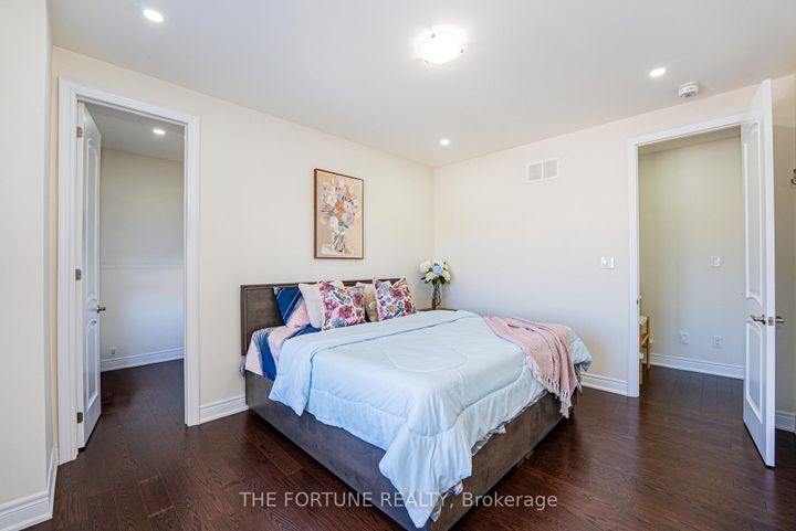 Photo 32 at 21 Lyle Way N, Northwest Brampton, Brampton