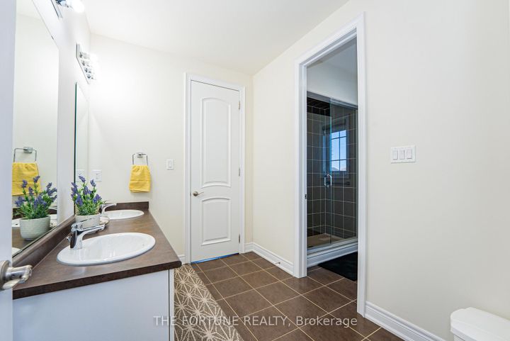 Photo 33 at 21 Lyle Way N, Northwest Brampton, Brampton