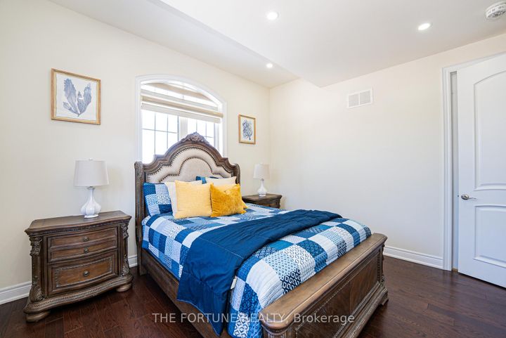 Photo 35 at 21 Lyle Way N, Northwest Brampton, Brampton