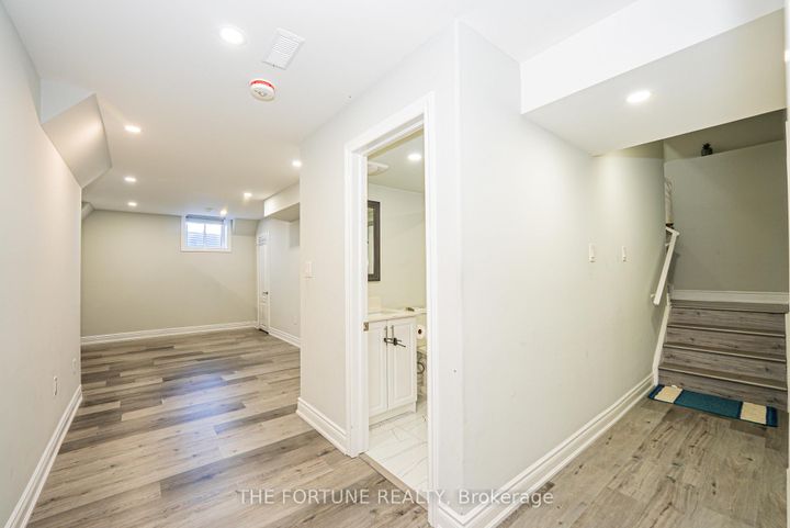 Photo 36 at 21 Lyle Way N, Northwest Brampton, Brampton