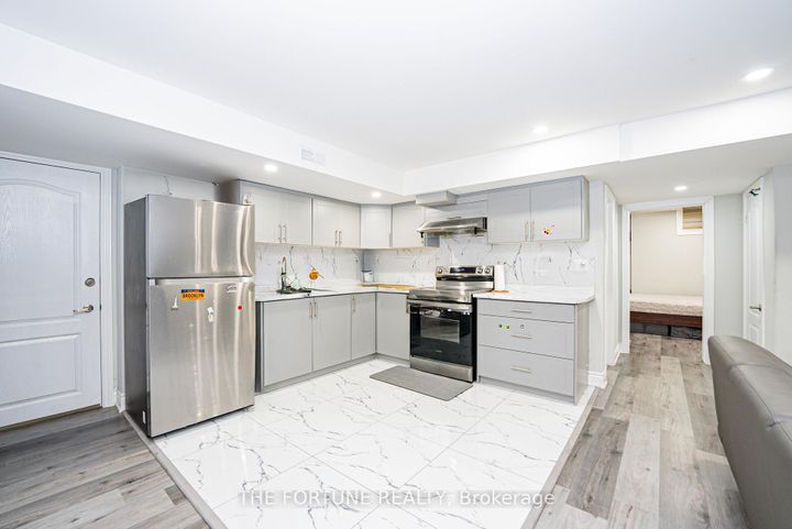 Photo 38 at 21 Lyle Way N, Northwest Brampton, Brampton