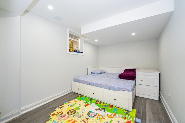 Photo 39 at 21 Lyle Way N, Northwest Brampton, Brampton