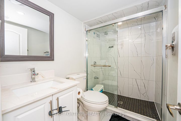 Photo 40 at 21 Lyle Way N, Northwest Brampton, Brampton