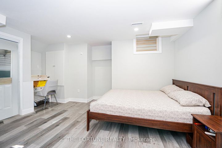 Photo 41 at 21 Lyle Way N, Northwest Brampton, Brampton