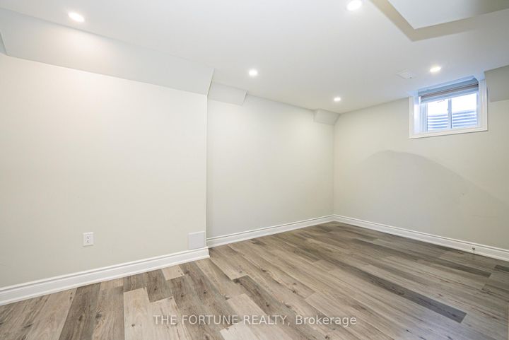 Photo 42 at 21 Lyle Way N, Northwest Brampton, Brampton