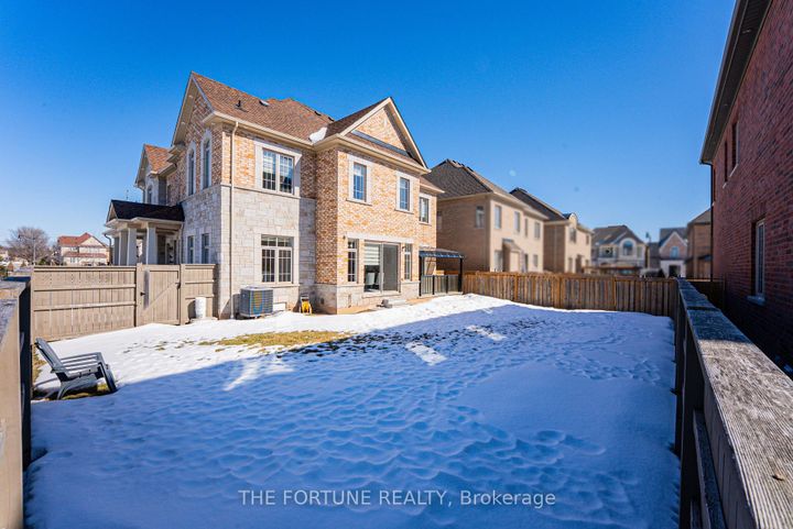 Photo 44 at 21 Lyle Way N, Northwest Brampton, Brampton