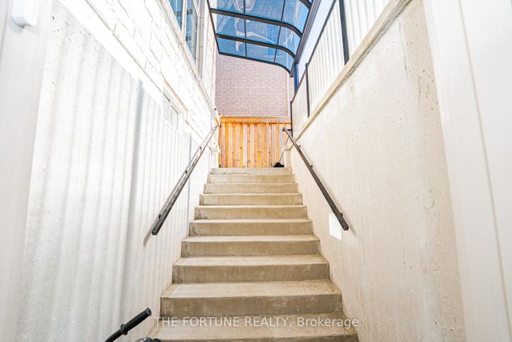 Photo 45 at 21 Lyle Way N, Northwest Brampton, Brampton