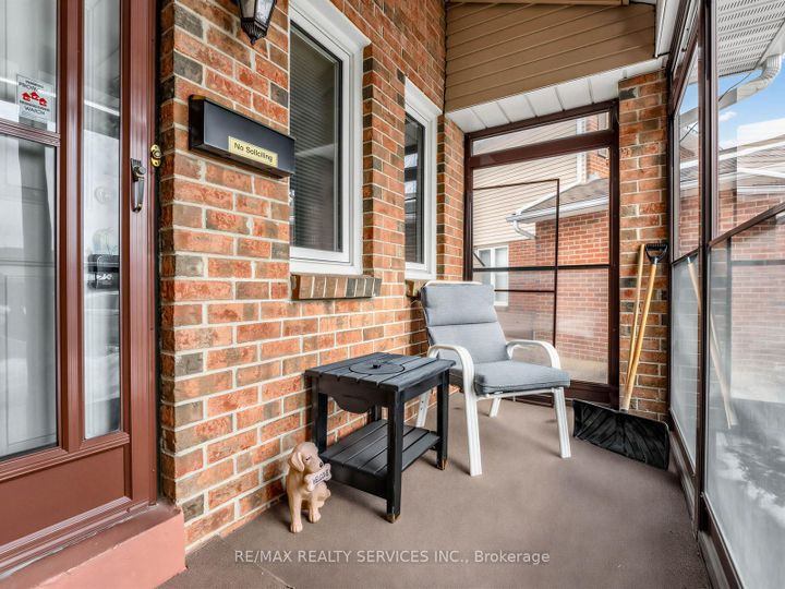 Photo 3 at 32 Helios Place, Heart Lake West, Brampton