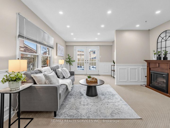 Photo 7 at 32 Helios Place, Heart Lake West, Brampton