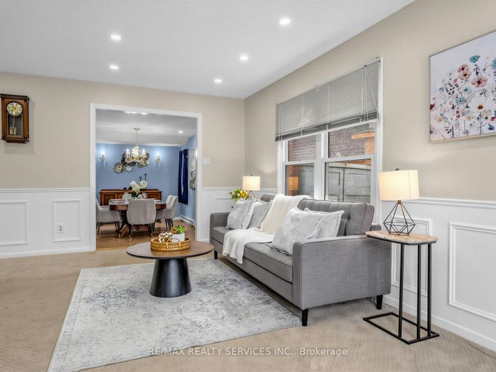 Photo 8 at 32 Helios Place, Heart Lake West, Brampton