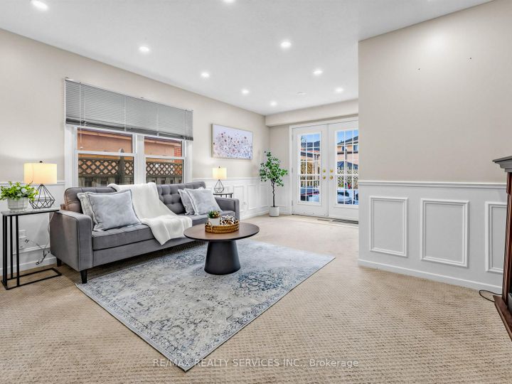 Photo 9 at 32 Helios Place, Heart Lake West, Brampton