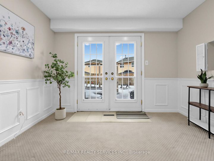 Photo 10 at 32 Helios Place, Heart Lake West, Brampton