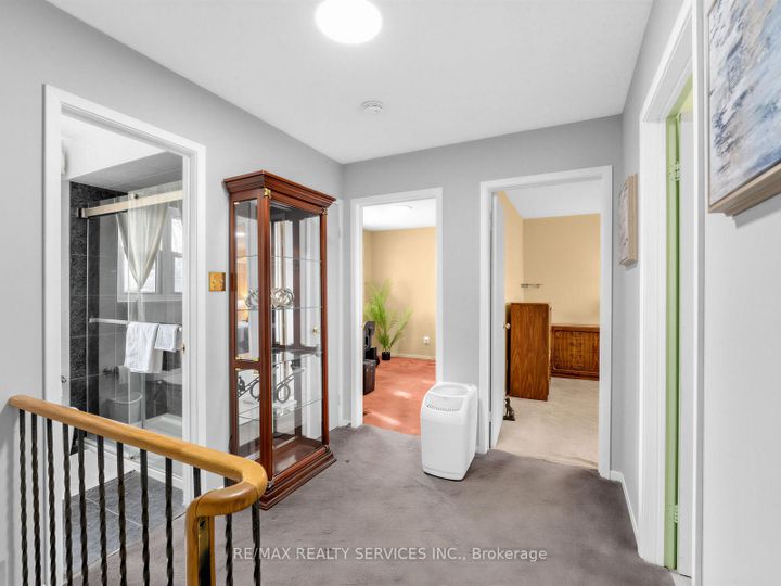 Photo 19 at 32 Helios Place, Heart Lake West, Brampton