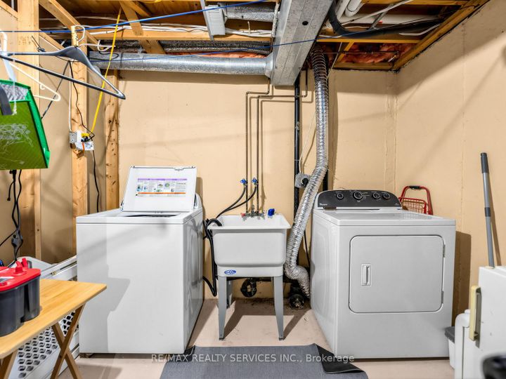 Photo 30 at 32 Helios Place, Heart Lake West, Brampton