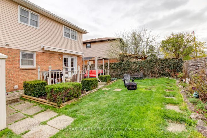 Photo 32 at 32 Helios Place, Heart Lake West, Brampton