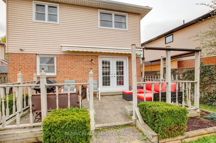 Photo 33 at 32 Helios Place, Heart Lake West, Brampton