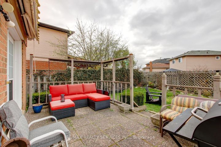 Photo 34 at 32 Helios Place, Heart Lake West, Brampton