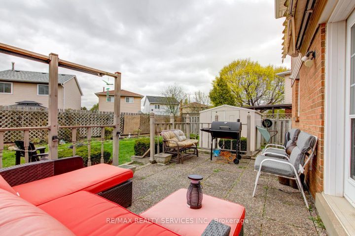 Photo 35 at 32 Helios Place, Heart Lake West, Brampton