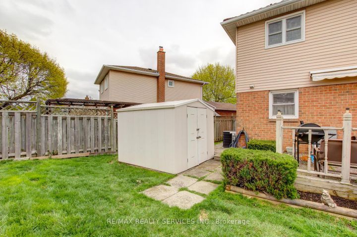 Photo 40 at 32 Helios Place, Heart Lake West, Brampton