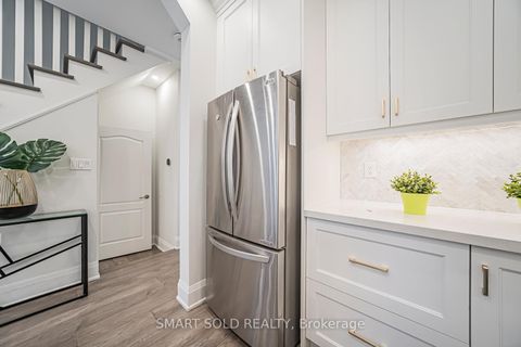 Photo 15 at 16 Gauguin Avenue, Patterson, Vaughan