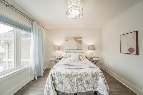 Photo 36 at 16 Gauguin Avenue, Patterson, Vaughan