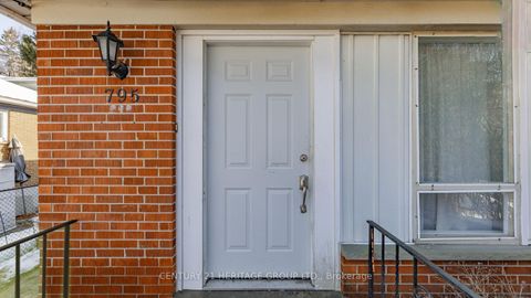Photo 3 at 795 Greenfield Crescent, Leslie Valley, Newmarket