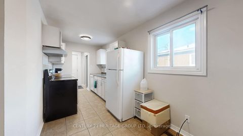 Photo 13 at 795 Greenfield Crescent, Leslie Valley, Newmarket