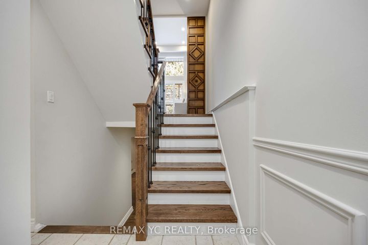 Photo 5 at 118 Tangle Briarway, Bayview Village, Toronto