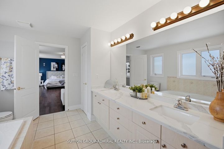 Photo 27 at 76 Cezanne Trail, Patterson, Vaughan