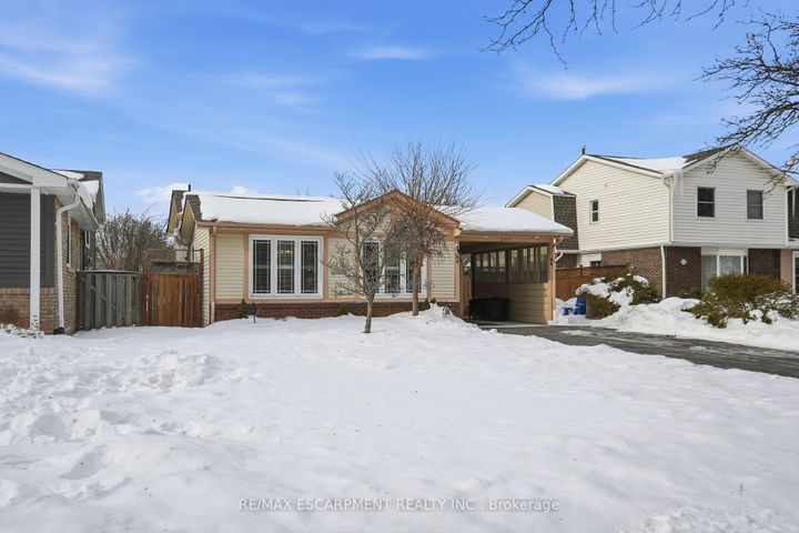 Photo 1 at 697 LOMOND Crescent, Shoreacres, Burlington