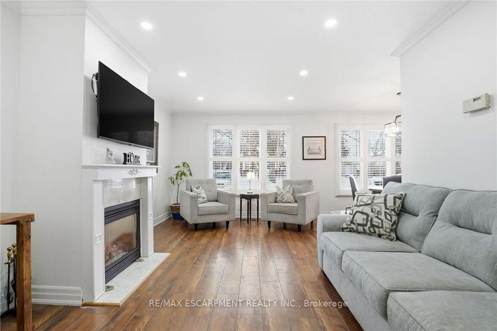 Photo 6 at 697 LOMOND Crescent, Shoreacres, Burlington